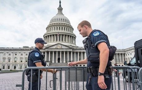 دولت آمریکا تعطیل شد