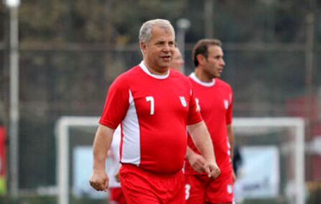 پروین: مربی ایرانی روی نیمکت تیم ملی باشد