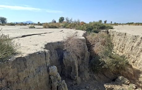 شکاف‌های فرونشست در دشت قزوین به ۲۵ سانت رسید