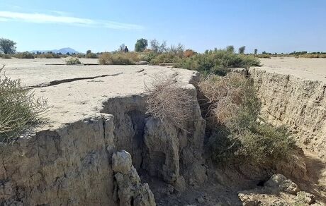شکاف‌های فرونشست در دشت قزوین به ۲۵ سانت رسید