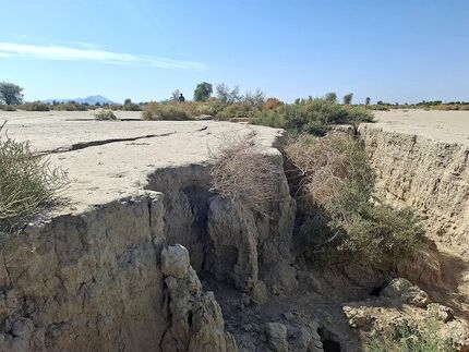 شکاف‌های فرونشست در دشت قزوین به ۲۵ سانت رسید