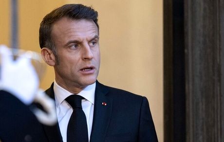 مکرون: ایران اتباع فرانسوی را آزاد کند