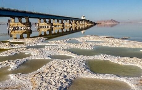 دهه هفتاد همایشی با عنوان چگونه از شر دریاچه ارومیه خلاص شویم برگزار شد!