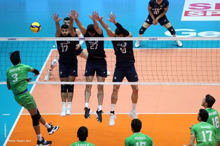صعود راحت ایران به نیمه نهایی والیبال قهرمانی آسیا در ارومیه
