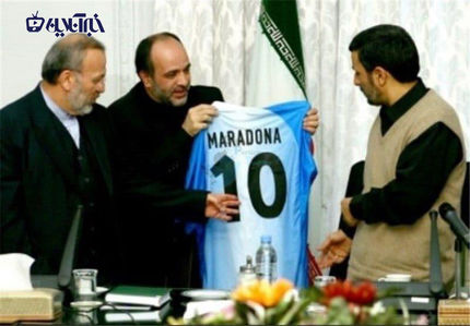 عکس| پیراهن مارادونا برای محمود احمدی‌نژاد