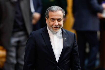 عراقچی: زمان آن فرارسیده که آمریکا گزینه احترام را امتحان کند