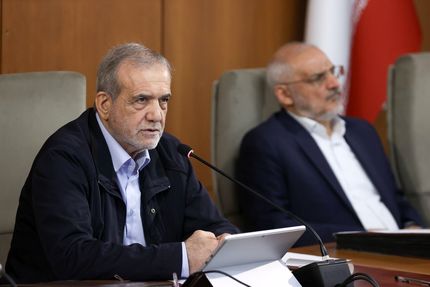رئیس جمهور: با در کنار هم بودن می‌توانیم به قدرت و وفاق ملی برسیم / تفاوتی بین قوم عرب، عجم، کرد و بلوچ نیست