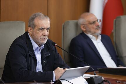 رئیس جمهور: با در کنار هم بودن می‌توانیم به قدرت و وفاق ملی برسیم / تفاوتی بین قوم عرب، عجم، کرد و بلوچ نیست
