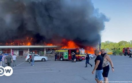 در حمله موشکی روسیه به یک مرکز خرید ۱۰ نفر کشته شدند