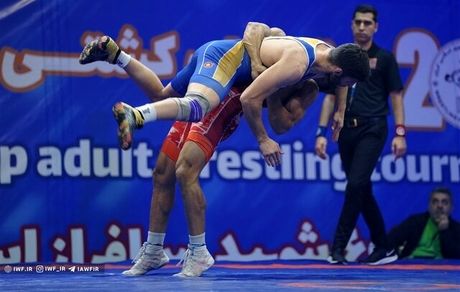 نفرات برتر ۵ وزن نخست رقابت های کشتی فرنگی قهرمانی کشور مشخص شدند