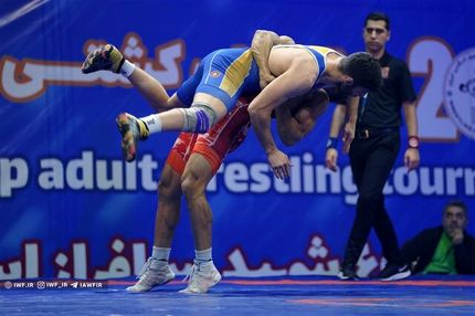 نفرات برتر ۵ وزن نخست رقابت های کشتی فرنگی قهرمانی کشور مشخص شدند
