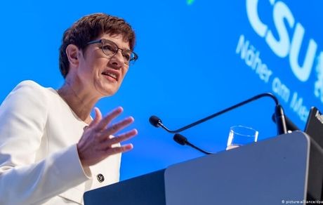 وزیر دفاع آلمان ایران را به خویشتنداری فراخواند