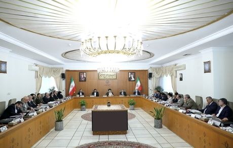 با متخلفانی که با قیمت ریال کالا تولید و با قیمت ارز عرضه می‌کنند،‌ برخورد قاطع شود