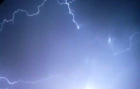 صاعقه در روستای قره کول جان یک پسربچه را گرفت