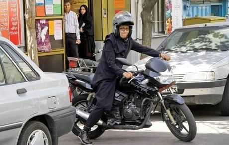 صدور گواهینامه موتور برای بانوان منع قانونی دارد