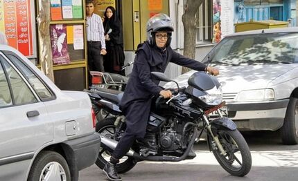 صدور گواهینامه موتور برای بانوان منع قانونی دارد