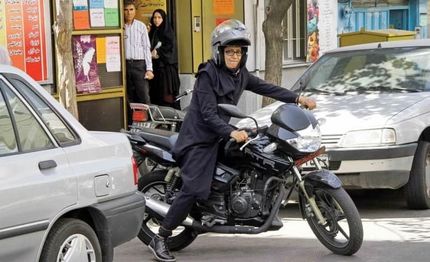 صدور گواهینامه موتور برای بانوان منع قانونی دارد