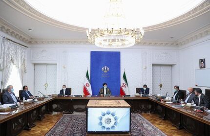وزارتخانه‌ها و دستگاه‌ها موظف به همکاری با معاون اول رئیس جمهور برای خنثی‌سازی تحریم‌ها و تنظیم بازار