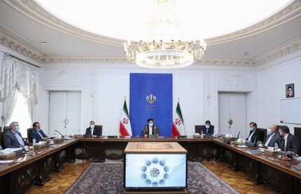 وزارتخانه‌ها و دستگاه‌ها موظف به همکاری با معاون اول رئیس جمهور برای خنثی‌سازی تحریم‌ها و تنظیم بازار