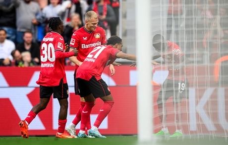 لیورپول، تاتنهام را برد و از بحران خارج شد / لورکوزن، صدرنشین بوندسلیگا را در هم کوبید