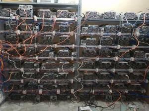 استخراج ارز دیجیتال در یک کارگاه متروکه شهر خمینی‌شهر