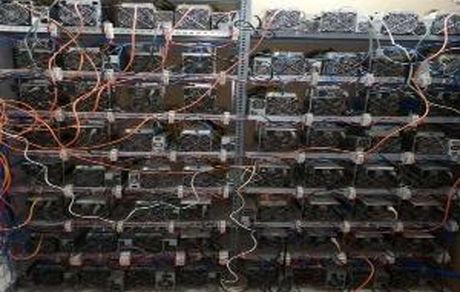 استخراج ارز دیجیتال در یک کارگاه متروکه شهر خمینی‌شهر