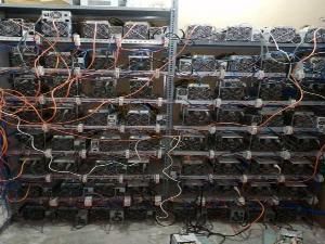 استخراج ارز دیجیتال در یک کارگاه متروکه شهر خمینی‌شهر