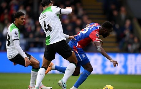 لیورپول با گل وقت‌های اضافه موقتا صدرنشین لیگ برتر انگلیس شد