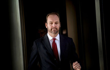 مشاور اسبق ترامپ به پرداخت جریمه و زندان محکوم شد