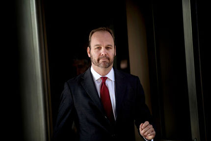 مشاور اسبق ترامپ به پرداخت جریمه و زندان محکوم شد