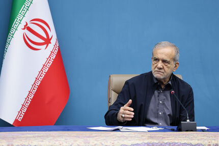 پزشکیان: باید آنقدر قوی باشیم تا کسی جرات طعم به خاک و هویت ما نداشته باشد