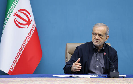 پزشکیان: باید آنقدر قوی باشیم تا کسی جرات طعم به خاک و هویت ما نداشته باشد