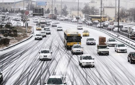 هوای نامطلوب تهران در روز برفی پایتخت