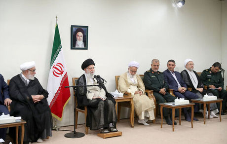 رهبر انقلاب: برخی جرات می‌کنند و بیّنات انقلاب را صریح منکر می‌شوند