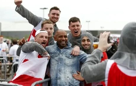 فیفا: پوشیدن لباسهای جنگجویان صلیبی در استادیوم‌های جام جهانی ممنوع است