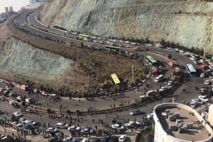 چرا خانواده قربانیان دانشجویان دانشگاه آزاد مراسم یادبود را ترک کردند