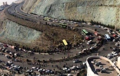 چرا خانواده قربانیان دانشجویان دانشگاه آزاد مراسم یادبود را ترک کردند