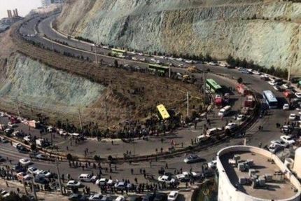 چرا خانواده قربانیان دانشجویان دانشگاه آزاد مراسم یادبود را ترک کردند