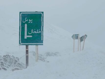 نخستین برف پاییزی در گیلان به زمین نشست