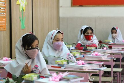 زنگ مهر روز اول مهر نواخته می‌شود