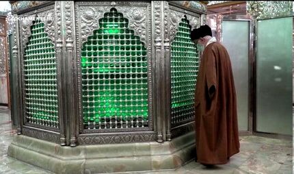 زیارت رهبر معظم انقلاب از حرم حضرت عبدالعظیم الحسنی (ع)
