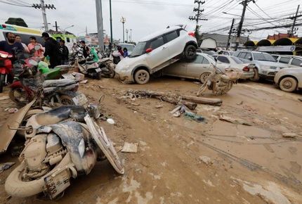 تلفات بارندگی سیل آسا در جنوب شرق آسیا به ۱۴۰۰ تن رسید