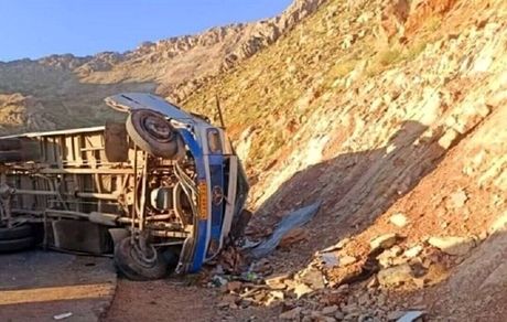 جان باختن ۵  نفر در سقوط یک مینی‌بوس در گردنه چری