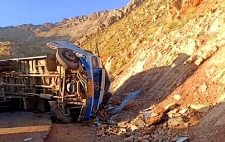جان باختن ۵  نفر در سقوط یک مینی‌بوس در گردنه چری