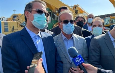 خودروها و کالاهای رسوب شده در بنادر تعیین تکلیف شوند