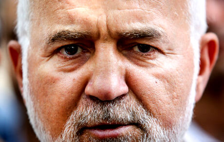 
احمد توکلی: حقیقت در همان ابتدا باید به مردم اعلام می‌شد
