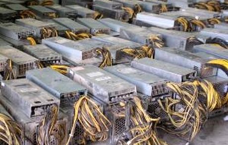 صدها ماینر غیرمجاز استخراج ارز دیجیتال از یک معدن کشف شد