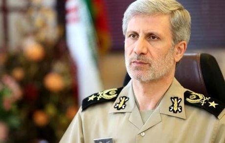 وزیر دفاع: برای توسعه صنعت دفاعی منتظر اجازه دولت‌های زورگو نیستیم
