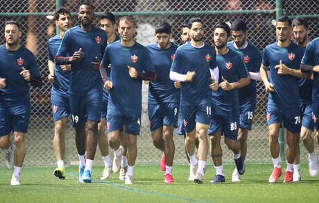 غیبت بازیکن بی‌انضباط و گلزنی مدافع جنجالی در تمرین پرسپولیس