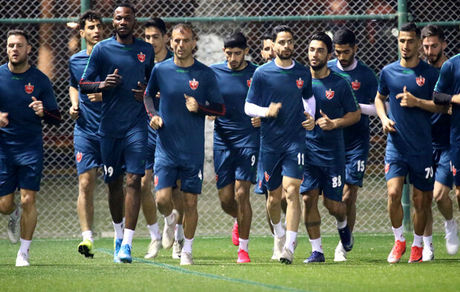 غیبت بازیکن بی‌انضباط و گلزنی مدافع جنجالی در تمرین پرسپولیس